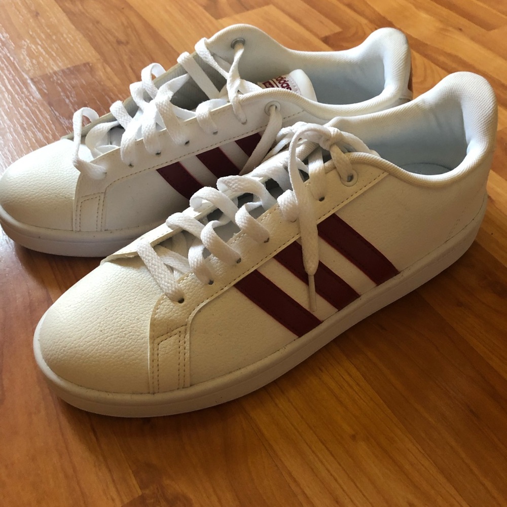 Mens size 10 Adidas Cloudfoam shoes